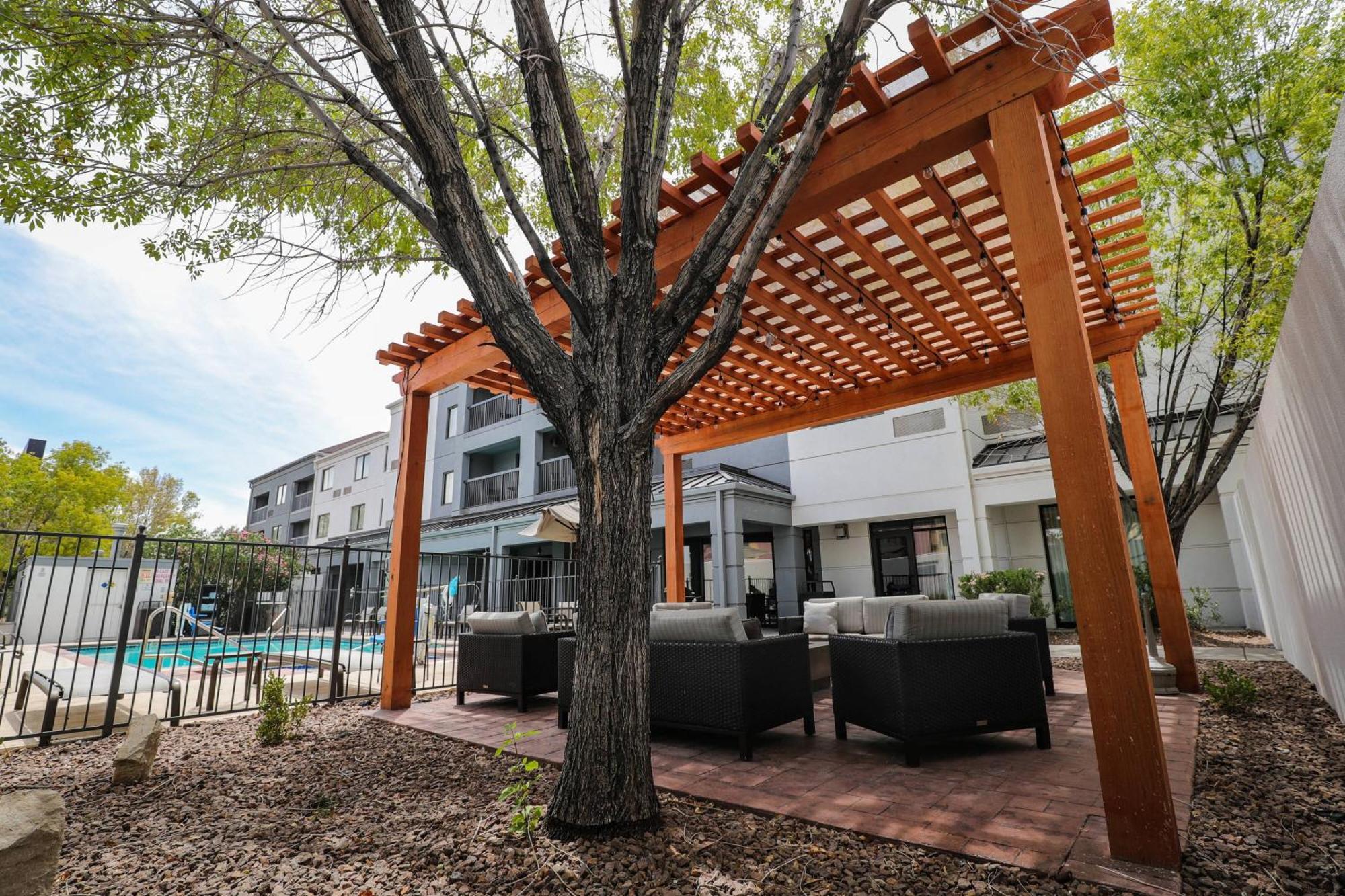 Courtyard El Paso Airport Hotel Exterior photo